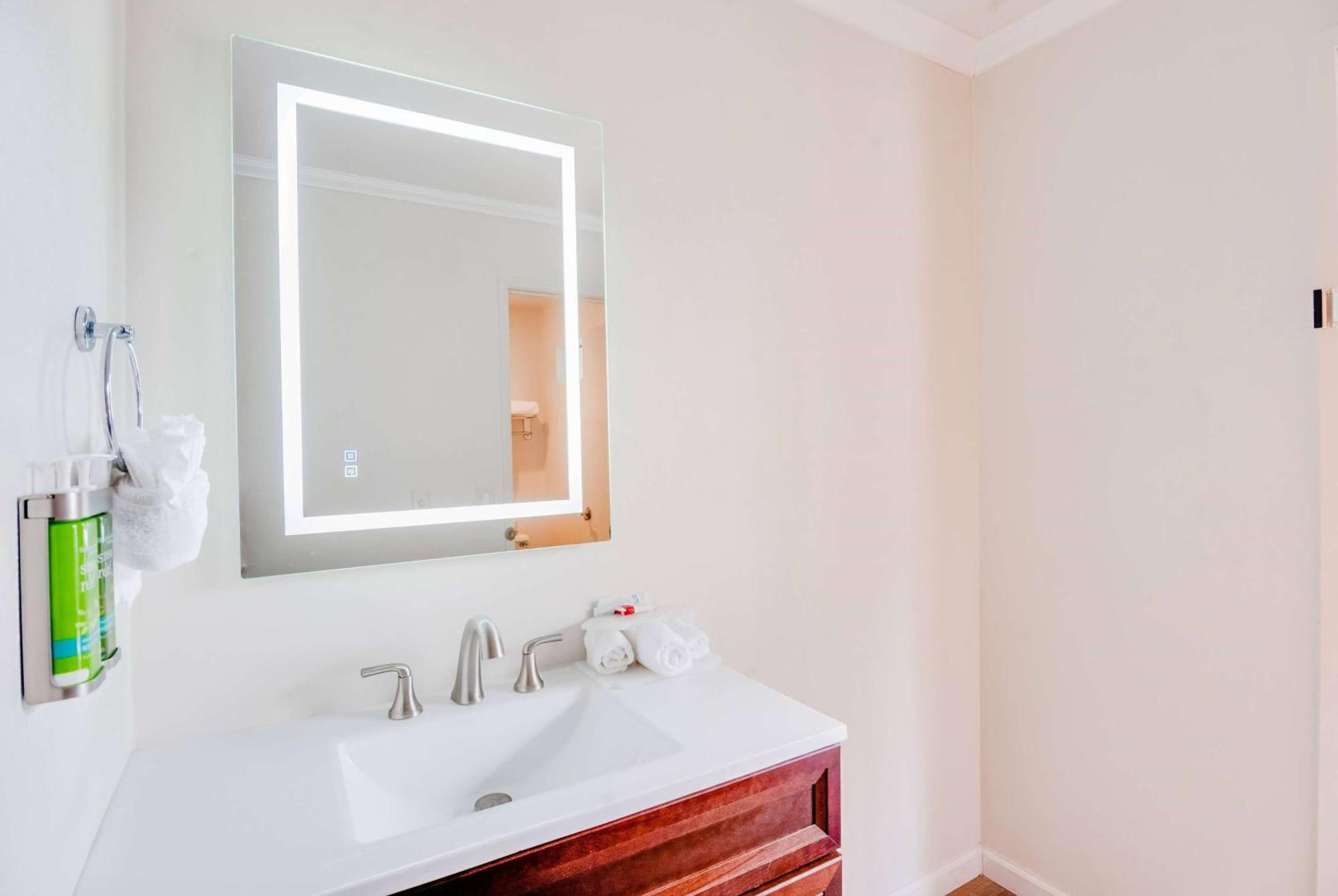 Ramada By Wyndham Mountain View Hotel Luaran gambar