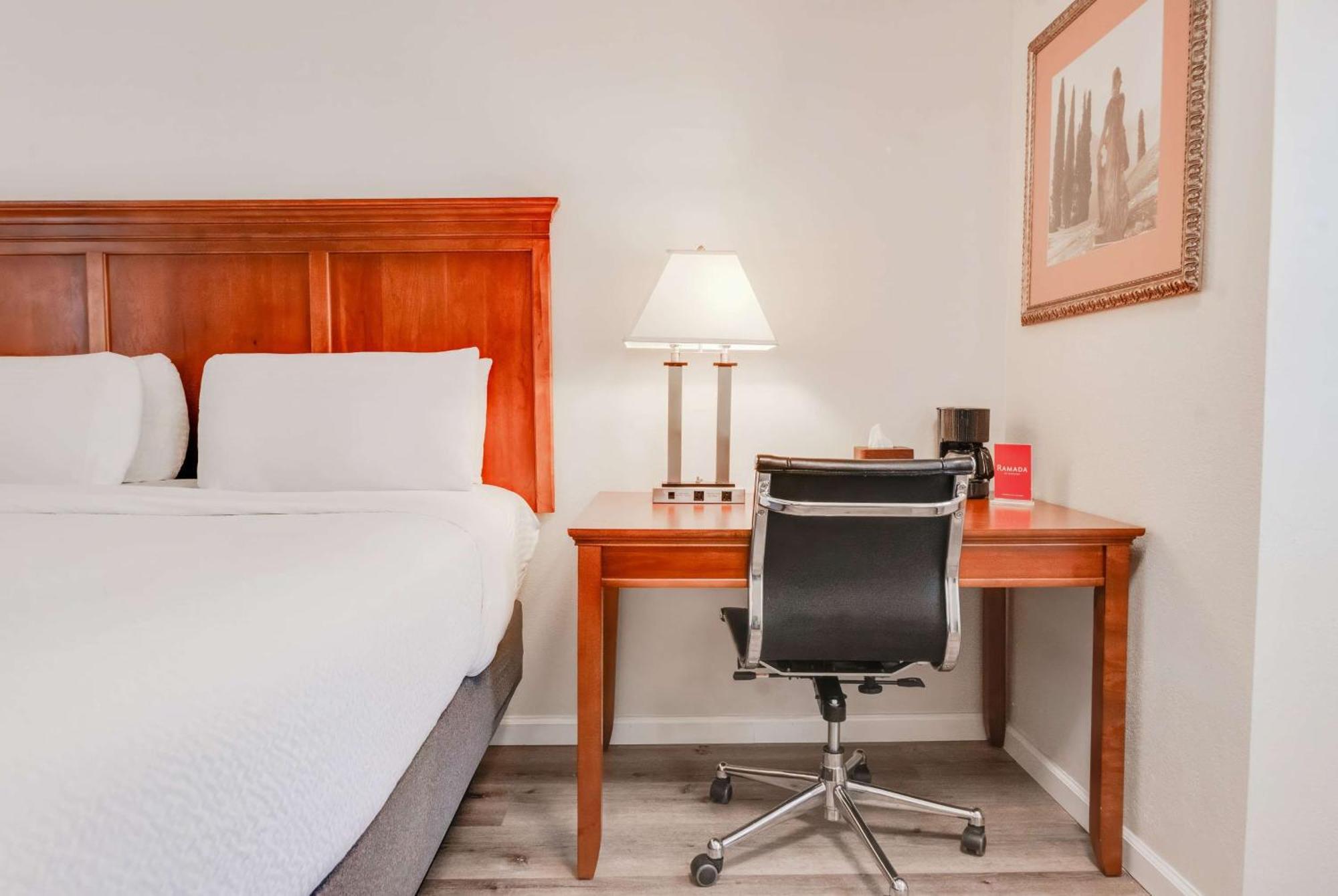 Ramada By Wyndham Mountain View Hotel Luaran gambar