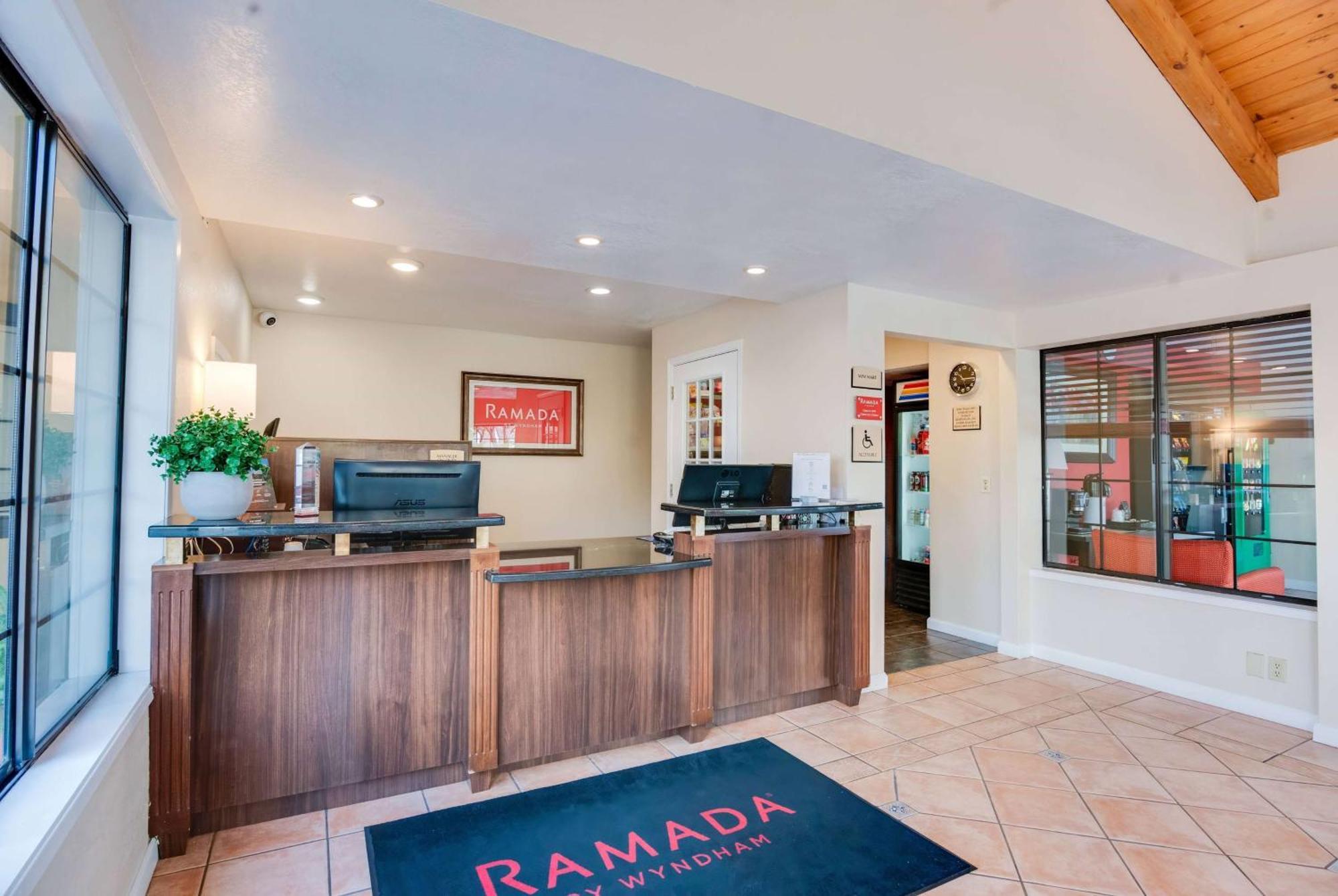Ramada By Wyndham Mountain View Hotel Luaran gambar