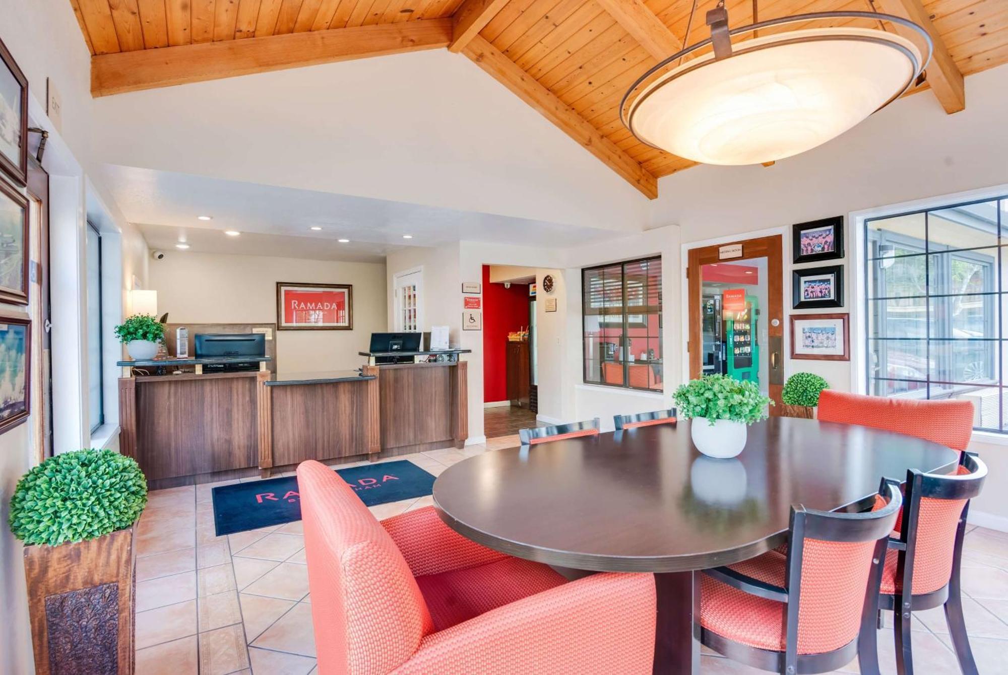 Ramada By Wyndham Mountain View Hotel Luaran gambar
